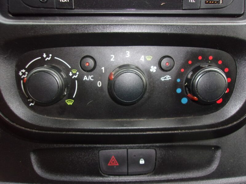 Opel Vivaro Klimatyzacja, Ele szyby, Ele lusterka, 3 osobowy, 2900 DMC