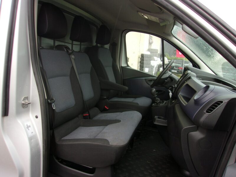 Opel Vivaro Klimatyzacja, Ele szyby, Ele lusterka, 3 osobowy, 2900 DMC