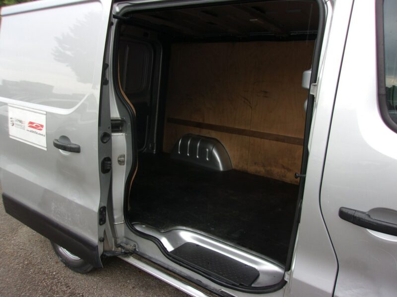 Opel Vivaro Klimatyzacja, Ele szyby, Ele lusterka, 3 osobowy, 2900 DMC