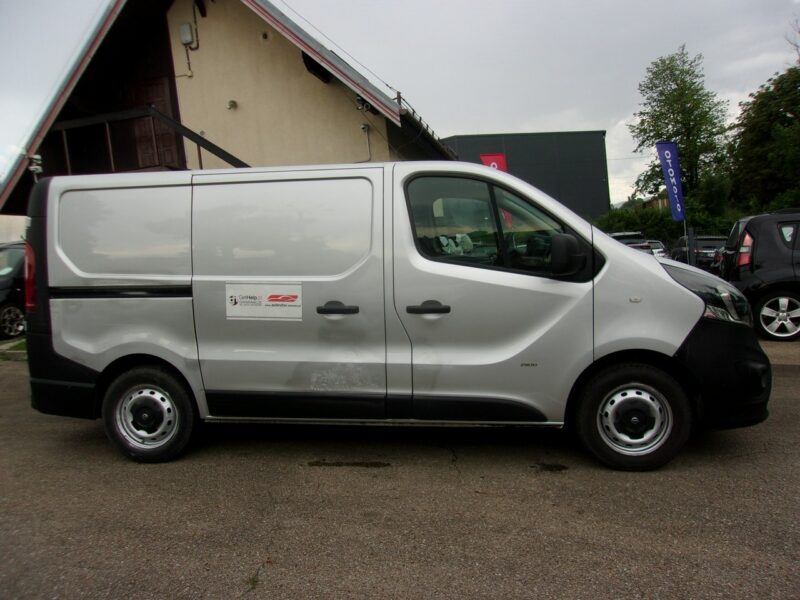 Opel Vivaro Klimatyzacja, Ele szyby, Ele lusterka, 3 osobowy, 2900 DMC