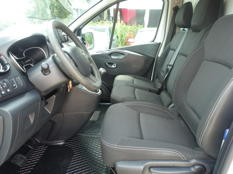 Nissan NV300 * R E Z E R W A C J A *