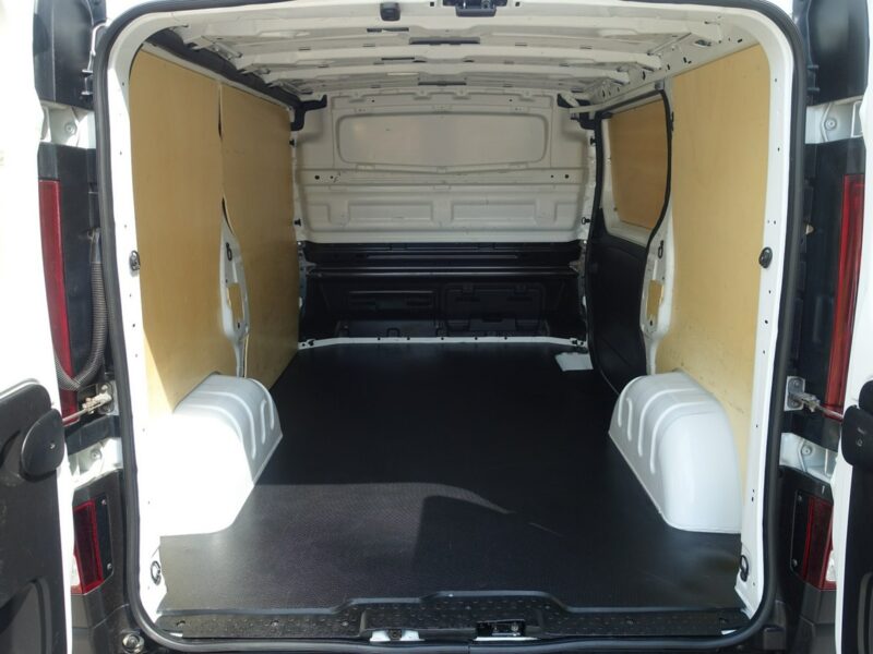 Nissan NV300 * R E Z E R W A C J A *