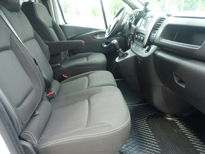 Nissan NV300 * R E Z E R W A C J A *