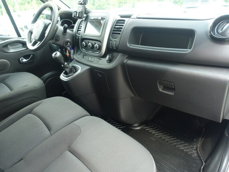 Nissan NV300 * R E Z E R W A C J A *