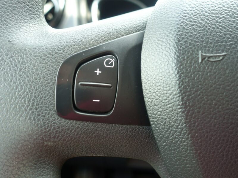 Nissan NV300 * R E Z E R W A C J A *