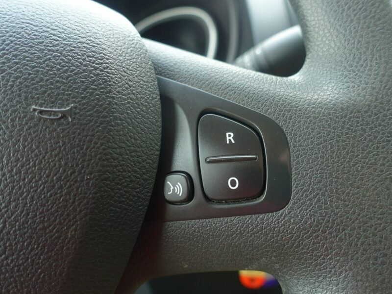 Nissan NV300 * R E Z E R W A C J A *