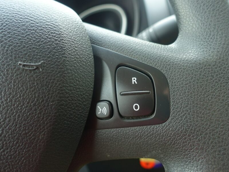 Nissan NV300 * R E Z E R W A C J A *