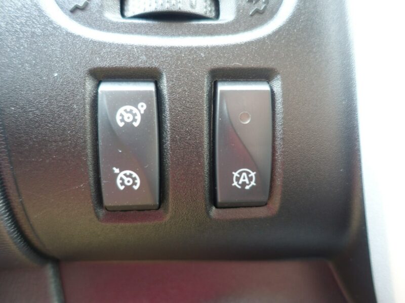 Nissan NV300 * R E Z E R W A C J A *