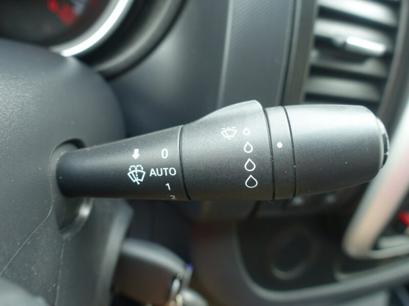 Nissan NV300 * R E Z E R W A C J A *