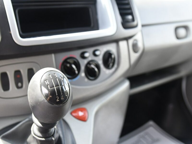 Renault Trafic 2,0dci 5 osób,zarejestrowany,klimatyzacja,DUDKI11
