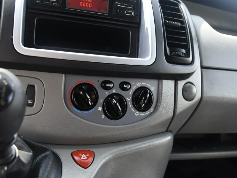 Renault Trafic 2,0dci 5 osób,zarejestrowany,klimatyzacja,DUDKI11
