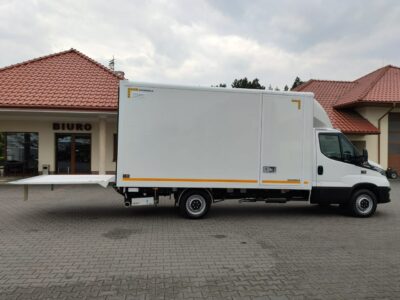 Iveco Daily 35S16S V Hi-Matic Tył na Poduszkach Drzwi Boczne Winda 750kg Przód Ledy 2020r
