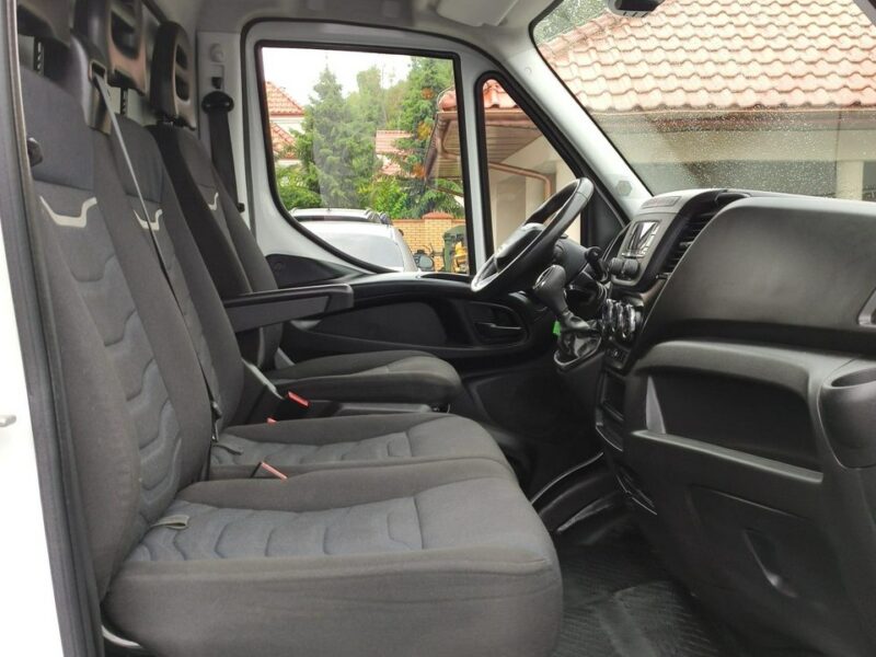 Iveco Daily 35S16S V Hi-Matic Tył na Poduszkach Drzwi Boczne Winda 750kg Przód Ledy 2020r
