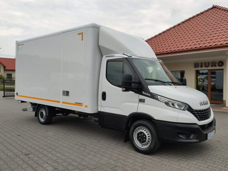 Iveco Daily 35S16S V Hi-Matic Tył na Poduszkach Drzwi Boczne Winda 750kg Przód Ledy 2020r