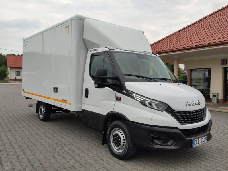 Iveco Daily 35S16S V Hi-Matic Tył na Poduszkach Drzwi Boczne Winda 750kg Przód Ledy 2020r