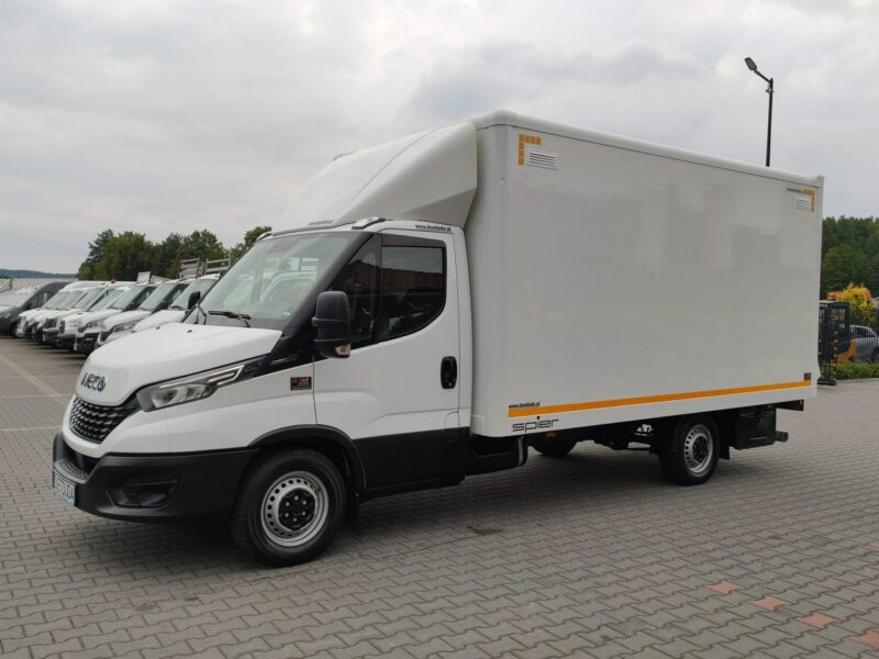 Iveco Daily 35S16S V Hi-Matic Tył na Poduszkach Drzwi Boczne Winda 750kg Przód Ledy 2020r
