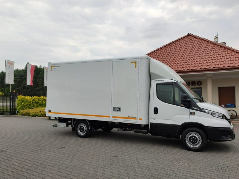 Iveco Daily 35S16S V Hi-Matic Tył na Poduszkach Drzwi Boczne Winda 750kg Przód Ledy 2020r
