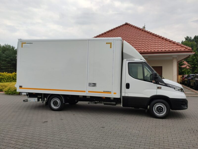 Iveco Daily 35S16S V Hi-Matic Tył na Poduszkach Drzwi Boczne Winda 750kg Przód Ledy 2020r