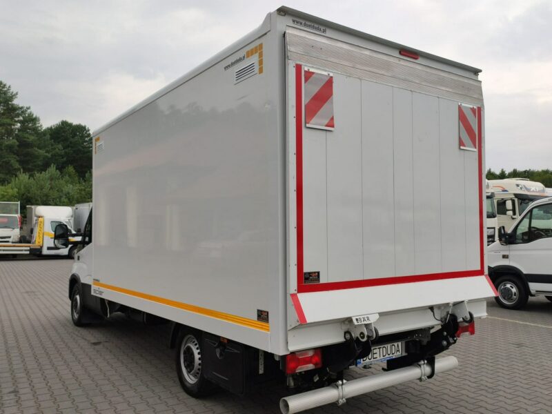 Iveco Daily 35S16S V Hi-Matic Tył na Poduszkach Drzwi Boczne Winda 750kg Przód Ledy 2020r
