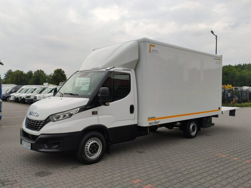 Iveco Daily 35S16S V Hi-Matic Tył na Poduszkach Drzwi Boczne Winda 750kg Przód Ledy 2020r