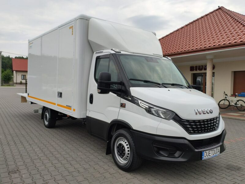 Iveco Daily 35S16S V Hi-Matic Tył na Poduszkach Drzwi Boczne Winda 750kg Przód Ledy 2020r