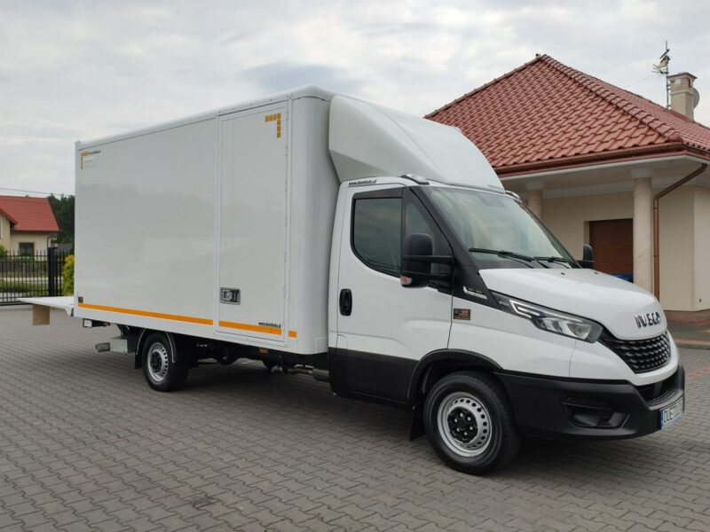 Iveco Daily 35S16S V Hi-Matic Tył na Poduszkach Drzwi Boczne Winda 750kg Przód Ledy 2020r