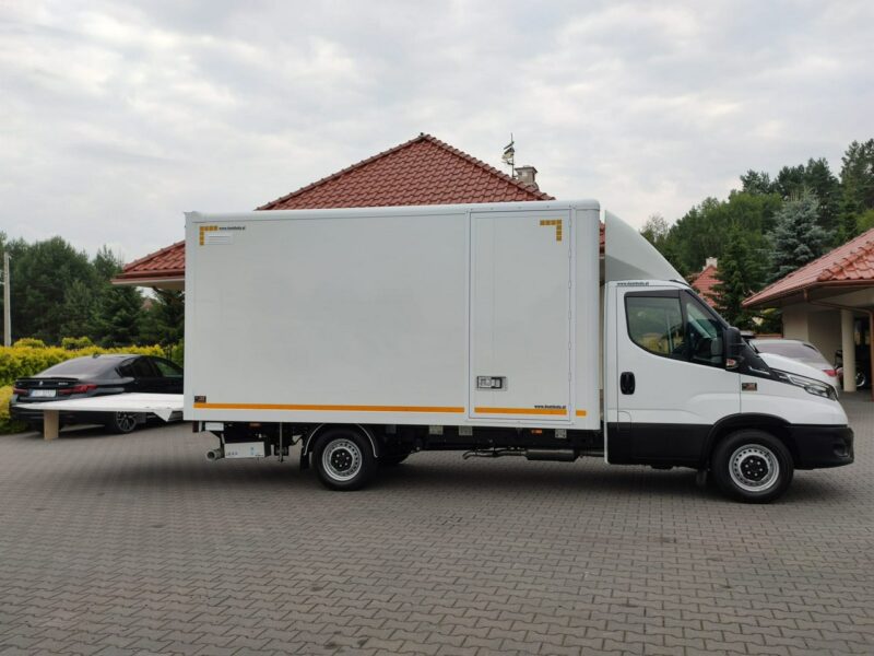 Iveco Daily 35S16S V Hi-Matic Tył na Poduszkach Drzwi Boczne Winda 750kg Przód Ledy 2020r