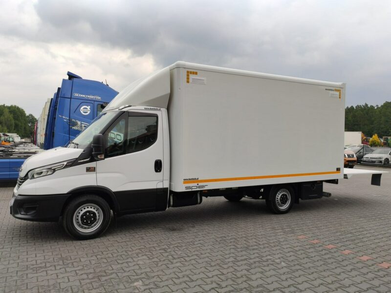 Iveco Daily 35S16S V Hi-Matic Tył na Poduszkach Drzwi Boczne Winda 750kg Przód Ledy 2020r