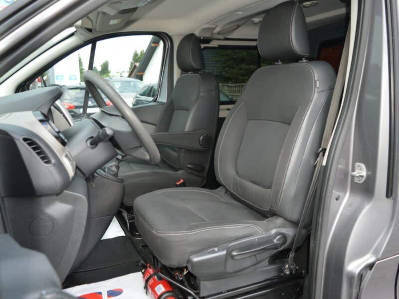 Renault Trafic 1.6 dCi LONG 2xBoczne drzwi 5-osób Navi Kamera 174tys.km F-VAT