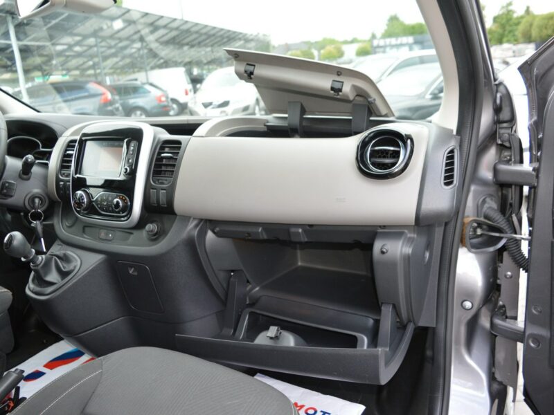 Renault Trafic 1.6 dCi LONG 2xBoczne drzwi 5-osób Navi Kamera 174tys.km F-VAT