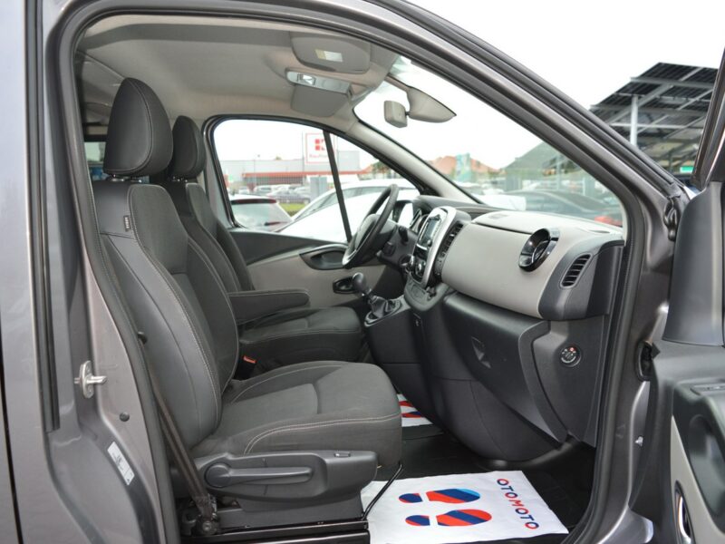Renault Trafic 1.6 dCi LONG 2xBoczne drzwi 5-osób Navi Kamera 174tys.km F-VAT
