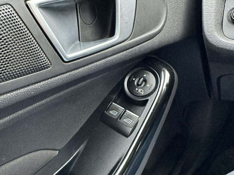 Ford Fiesta 1,0 benzynka 151 tyś km ładna świeżo zarejestrowana bogata wersja Mk7 (2008-)