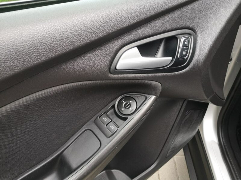 Ford Focus 1.6 16V Benzyna Klima Podgrz. szyby Salon Polska Gwarancja Mk3 (2010-2018)