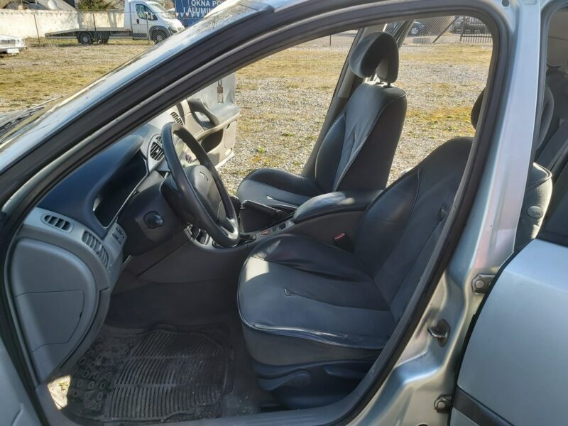Renault Laguna Laguna salon Pl 2.0b II (2001-2005)
