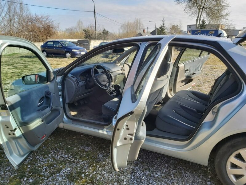 Renault Laguna Laguna salon Pl 2.0b II (2001-2005)