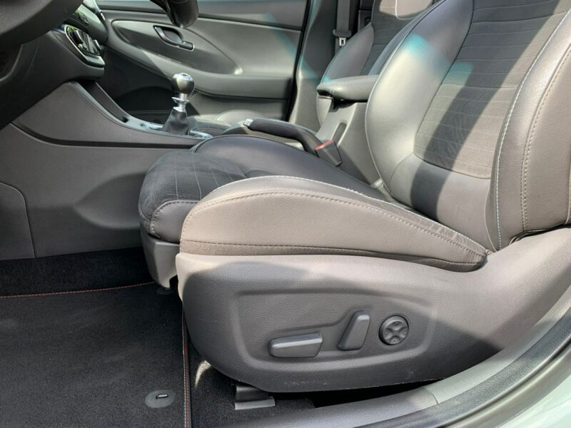 Hyundai i30N I30N Performance Szklany dach Grzane fot. Full LED