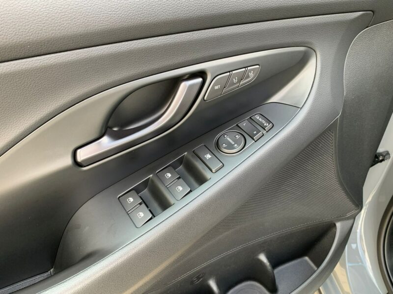 Hyundai i30N I30N Performance Szklany dach Grzane fot. Full LED
