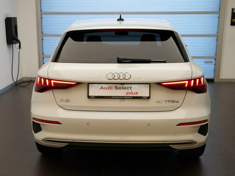 Audi A3 40TFSIe 204KM Stronic S-line Matrix Kamera Virtual Masaż 8Y