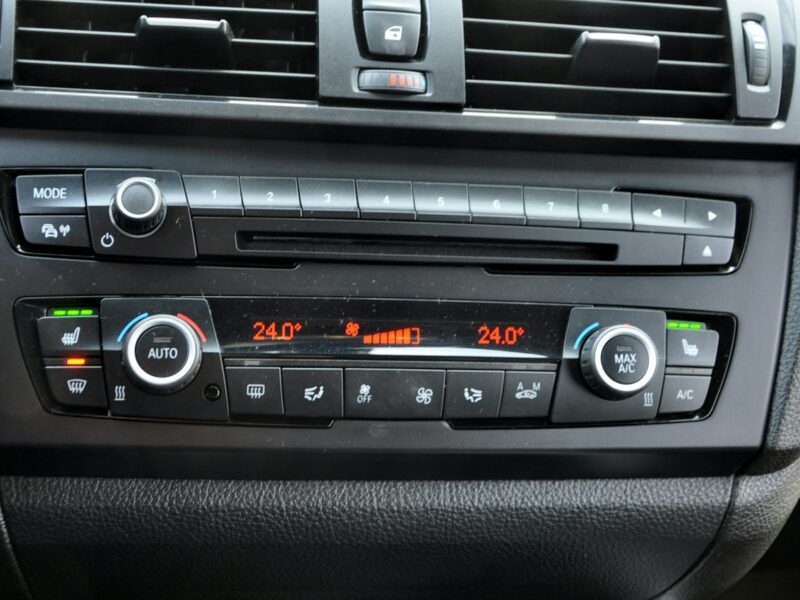 BMW 118 1.6i(170KM)*Lift*Xenon*Led*Duża Navi*Parktronik*I Wł*Alu17"ASO BMW F20/F21 (2011-)