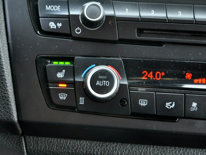 BMW 118 1.6i(170KM)*Lift*Xenon*Led*Duża Navi*Parktronik*I Wł*Alu17"ASO BMW F20/F21 (2011-)