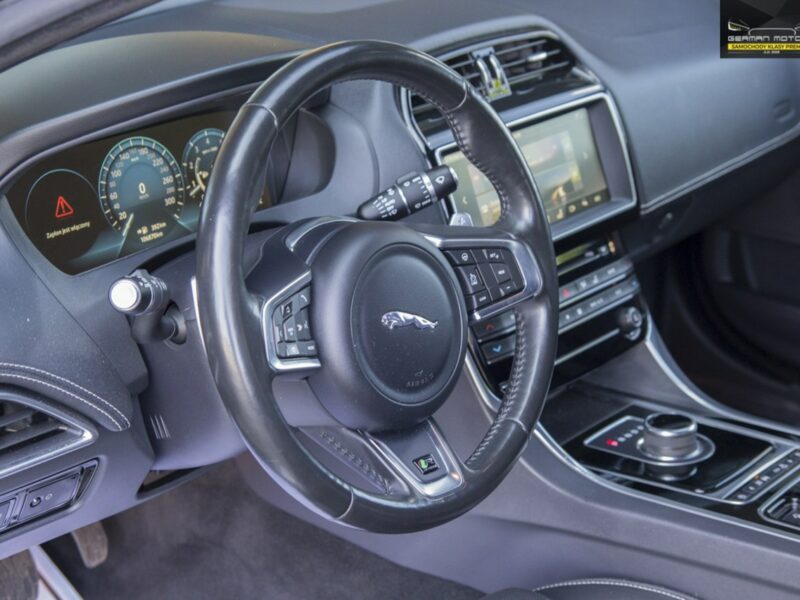 Jaguar XE R-SPORT / AWD / Ledy / Meridian / Virtual / Bezwypadkowy / Stan BDB !! I (2014-)