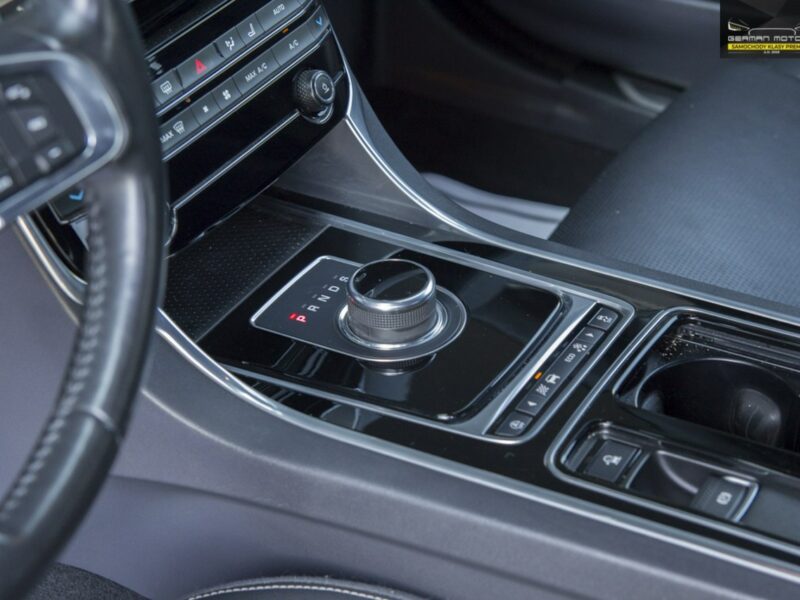 Jaguar XE R-SPORT / AWD / Ledy / Meridian / Virtual / Bezwypadkowy / Stan BDB !! I (2014-)