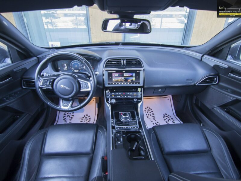 Jaguar XE R-SPORT / AWD / Ledy / Meridian / Virtual / Bezwypadkowy / Stan BDB !! I (2014-)