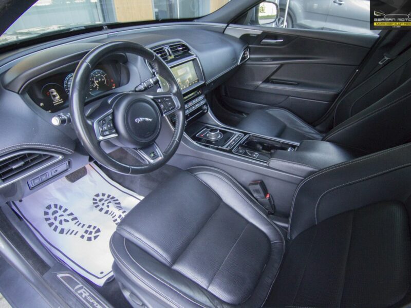 Jaguar XE R-SPORT / AWD / Ledy / Meridian / Virtual / Bezwypadkowy / Stan BDB !! I (2014-)