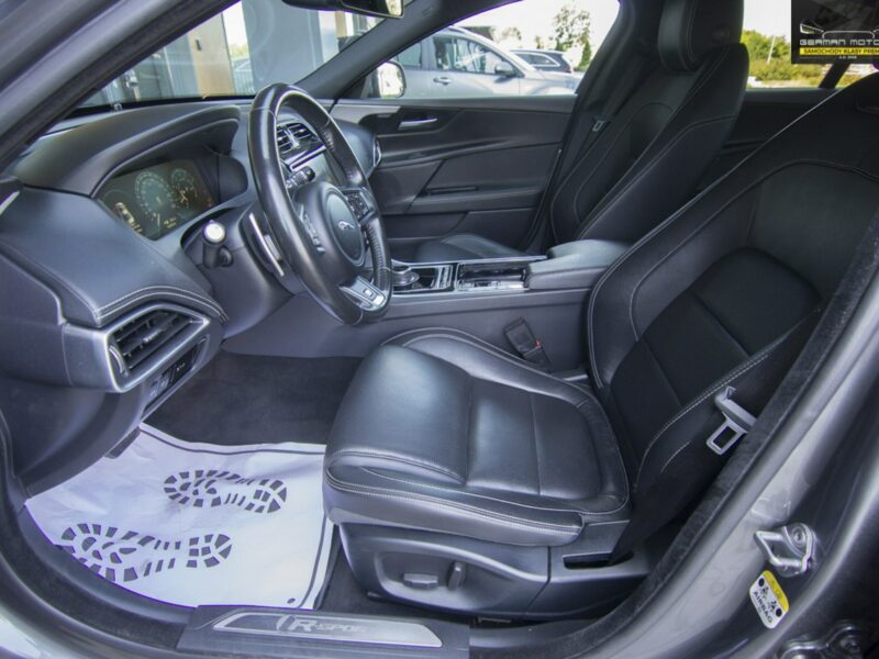Jaguar XE R-SPORT / AWD / Ledy / Meridian / Virtual / Bezwypadkowy / Stan BDB !! I (2014-)