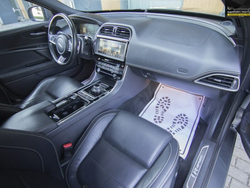 Jaguar XE R-SPORT / AWD / Ledy / Meridian / Virtual / Bezwypadkowy / Stan BDB !! I (2014-)