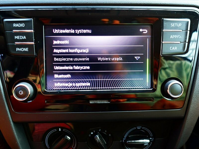 Škoda RAPID LED+PODGRZEWANE Fotele+Parktronik 3Lata GWARANCJA 1wł Kraj Bezwypad