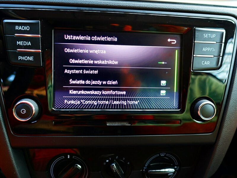 Škoda RAPID LED+PODGRZEWANE Fotele+Parktronik 3Lata GWARANCJA 1wł Kraj Bezwypad
