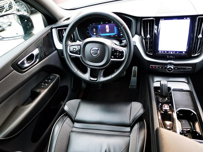 Volvo XC 60 R-DESING+Skóra+Harman/Kardon+NAVI 1WŁ KRAJ 3Lata GWARANCJA Bezwyp F23% II (2017-)