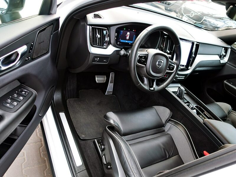 Volvo XC 60 R-DESING+Skóra+Harman/Kardon+NAVI 1WŁ KRAJ 3Lata GWARANCJA Bezwyp F23% II (2017-)